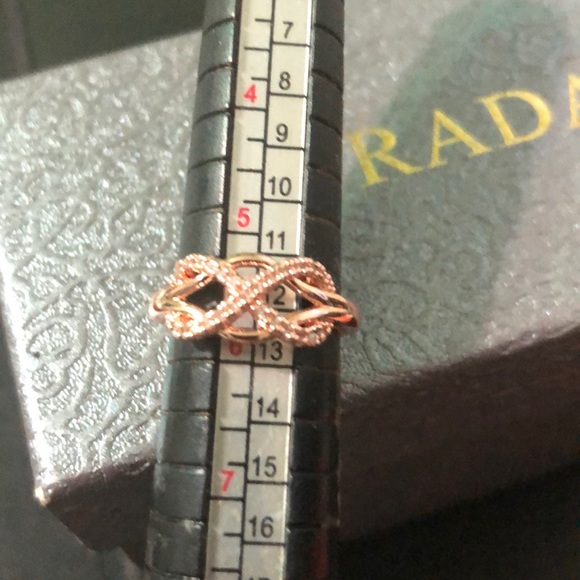 Rose 🥀 Gold white Sapphire Infinity Ring 🥀 - Picture 3 of 5